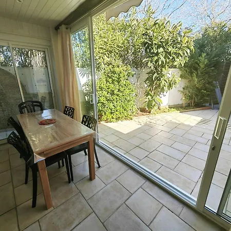 Climatisée Avec Piscine, Parking Et Terrasse à 450m De La - Fr-1-607-17 Casa vacanze *